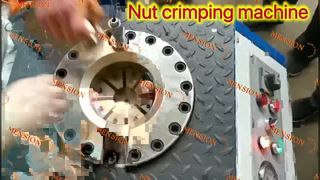 آلة العقص الجوز. مظاهرة تجعيد الجوز